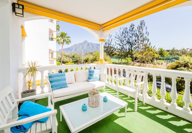 Terraza de este apartamento en Los Naranjos (Marbella)