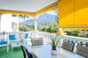 Terraza de este apartamento en Los Naranjos (Marbella)