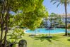 Jardín de este apartamento en Los Naranjos (Marbella)