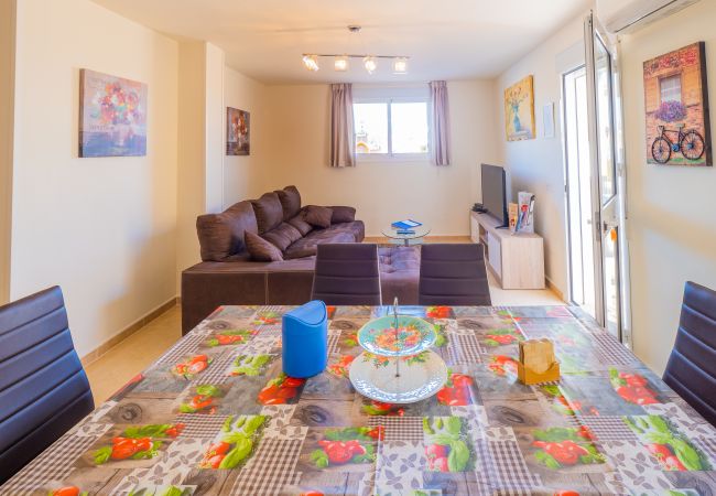 Salón comedor de esta casa en Sierra Gorda, Coín