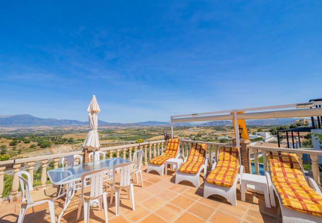 Piscina de esta casa en Sierra Gorda, Coín