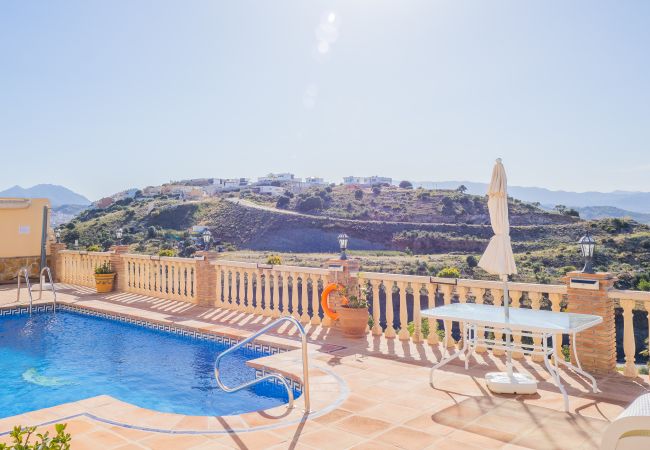 Piscina de esta casa en Sierra Gorda, Coín