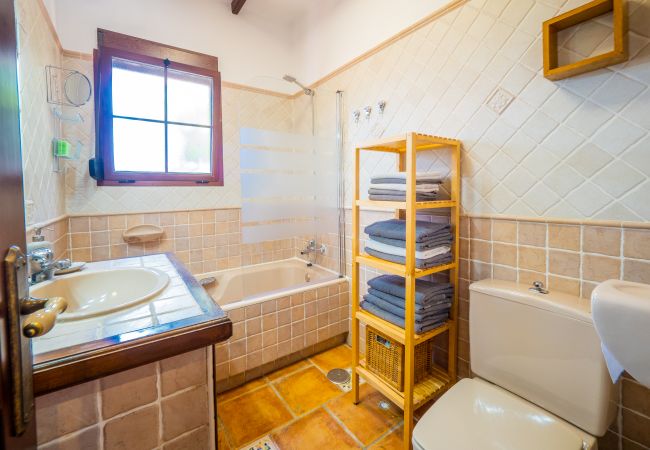 Baño de esta casa rural en Alhaurín el Grande