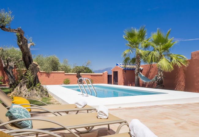 Piscina privada de esta finca en Alhaurín el Grande