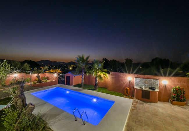 Piscina privada de esta finca en Alhaurín el Grande
