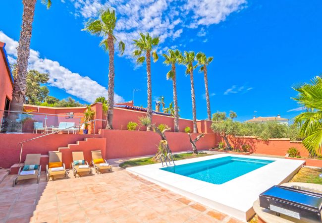   Piscina privada de esta finca en Alhaurín el Grande