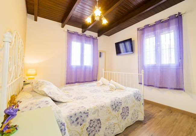 Dormitorio de esta casa rural en Pizarra