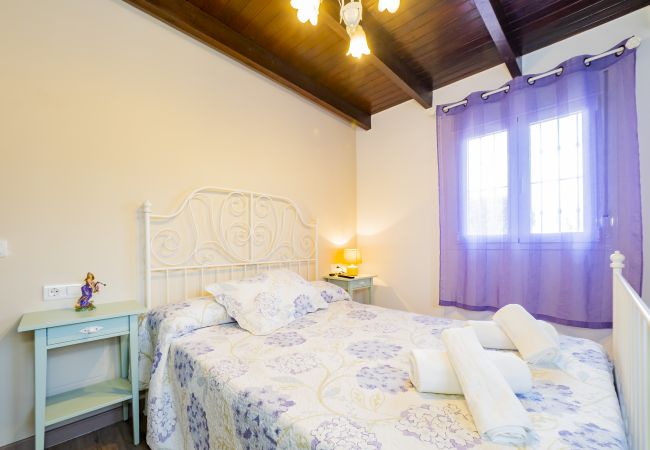 Dormitorio de esta casa rural en Pizarra