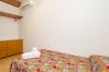 Dormitorio de esta casa rural en pizarra