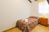 Dormitorio de esta casa rural en pizarra