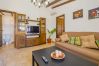 Salón de esta casa rural en Pizarra