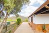 Terraza de esta casa rural en Pizarra