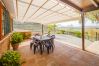 Terraza de esta casa rural en Pizarra
