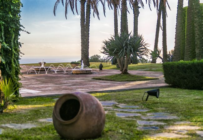 Jardín de esta villa de lujo en Málaga 