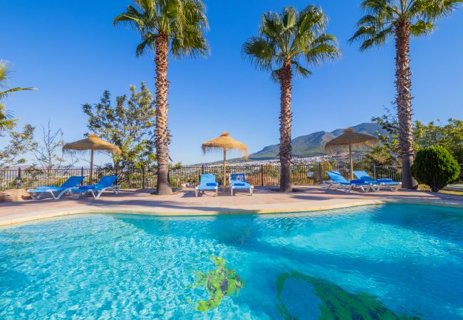 Piscina privada de esta Finca en Alhaurín el Grande