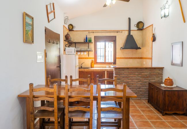 mesa, comedor, cocina, casa rural 