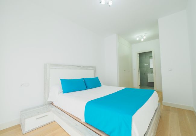 Apartamento en Málaga - Cubo's Sea View Pacifico Street & Free Parking