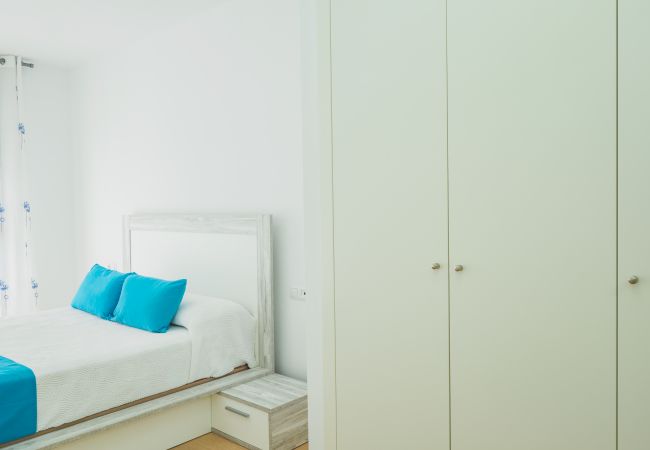 Apartamento en Málaga - Cubo's Sea View Pacifico Street & Free Parking