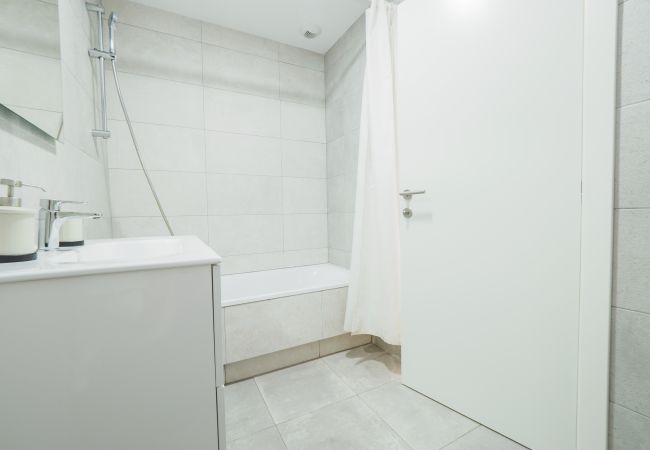 Apartamento en Málaga - Cubo's Sea View Pacifico Street & Free Parking