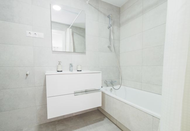 Apartamento en Málaga - Cubo's Sea View Pacifico Street & Free Parking