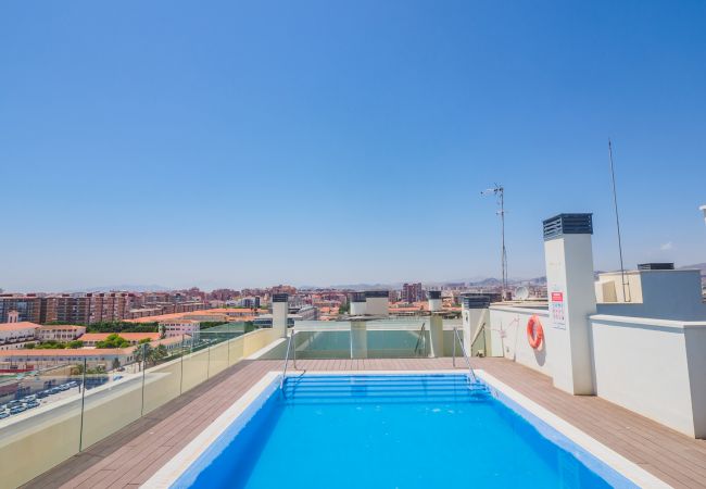 Apartamento en Málaga - Cubo's Sea View Pacifico Street & Free Parking