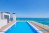 Piscina en tejado de la comunidad. Vistas a playa y Málaga