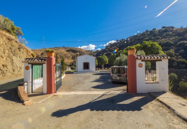 Casa rural en Pizarra - Cubo's Finca La Curva High Privacy