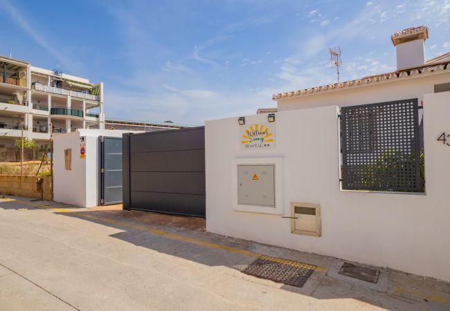 Alquiler por habitaciones en Torre de Benagalbon - Cubo's Hostal William's Sunny 1 with Breakfast