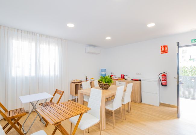 Alquiler por habitaciones en Torre de Benagalbon - Cubo's Hostal William's Sunny 1 with Breakfast