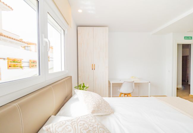 Alquiler por habitaciones en Torre de Benagalbon - Cubo's Hostal William's Sunny 2 with Breakfast