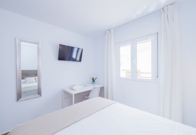 Alquiler por habitaciones en Torre de Benagalbon - Cubo's Hostal William's Sunny 3 with Breakfast