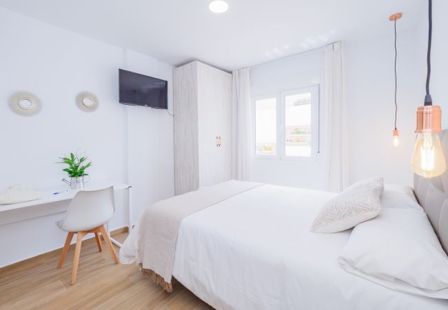 Alquiler por habitaciones en Torre de Benagalbon - Cubo's Hostal William's Sunny 4 with Breakfast