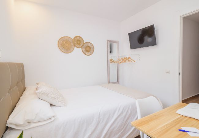 Alquiler por habitaciones en Torre de Benagalbon - Cubo's Hostal William's Sunny 5 with Breakfast