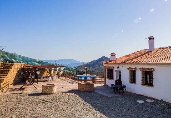 Casa rural en Málaga - Cubo's The Secret Almogia Mountain View