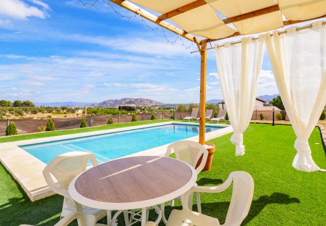 Casa rural en Alhaurín el Grande - Cubo's Casa El Sueño de los Abuelos Privacy Pool