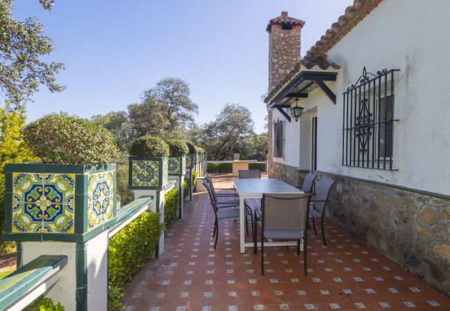 Casa rural en Guillena - Cubo's Quinta de los Cisnes & minigolf included