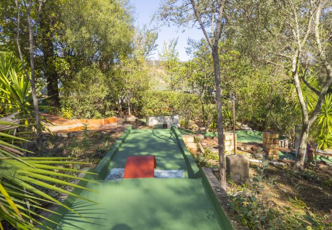 Casa rural en Guillena - Cubo's Quinta de los Cisnes & minigolf included