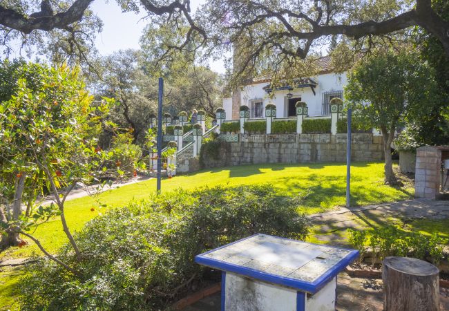 Casa rural en Guillena - Cubo's Quinta de los Cisnes & minigolf included