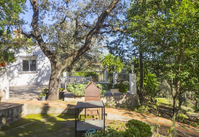 Casa rural en Guillena - Cubo's Quinta de los Cisnes & minigolf included