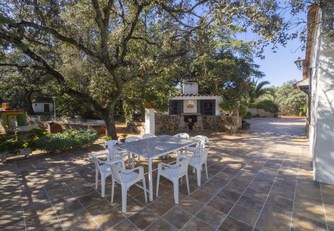 Casa rural en Guillena - Cubo's Quinta de los Cisnes & minigolf included