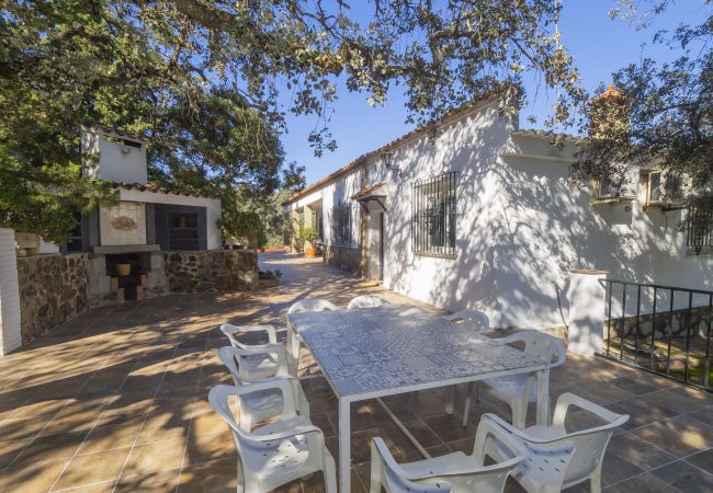 Casa rural en Guillena - Cubo's Quinta de los Cisnes & minigolf included