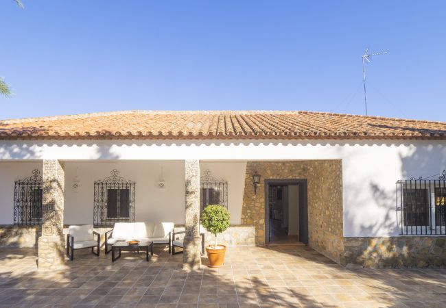 Casa rural en Guillena - Cubo's Quinta de los Cisnes & minigolf included