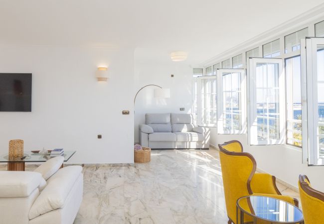 Apartamento en Málaga - Cubo's Apartamento Seaview Port & Free Parking