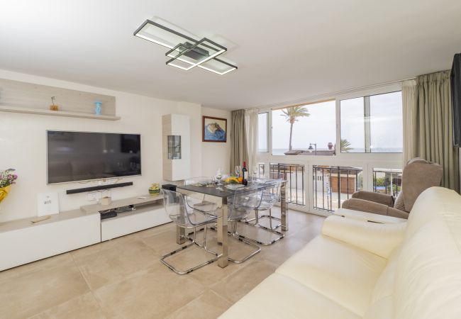 Apartamento en Estepona - Cubo's Estepona Oceanview Apartment & Free Parking