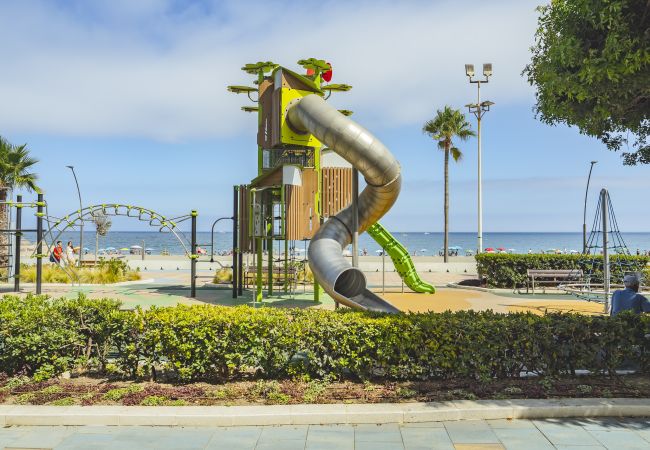 Apartamento en Estepona - Cubo's Estepona Oceanview Apartment & Free Parking