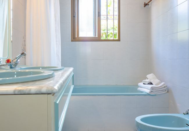 Casa rural en Alhaurin de la Torre - Cubo's Pink Townhouse Los Manantiales