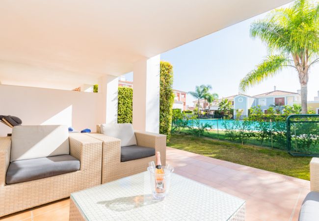 Apartahotel en Marbella - Cubo's Cortijo Del Mar Resort 6 PAX B1 2