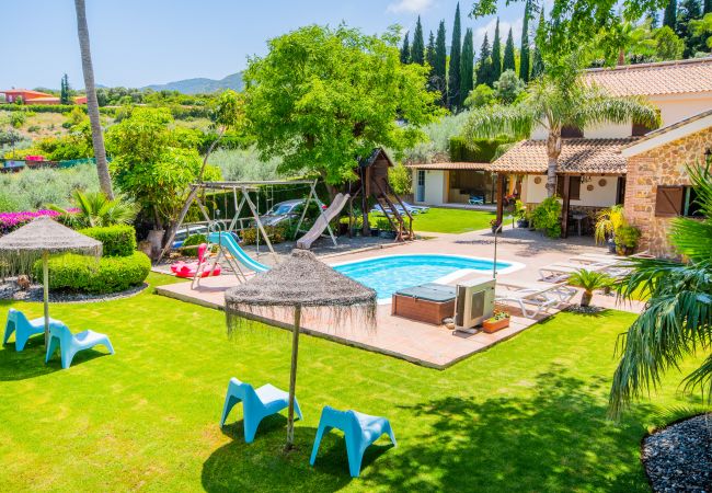 Heated pool of this villa in Alhaurín de la Torre