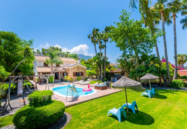 Heated pool of this villa in Alhaurín de la Torre