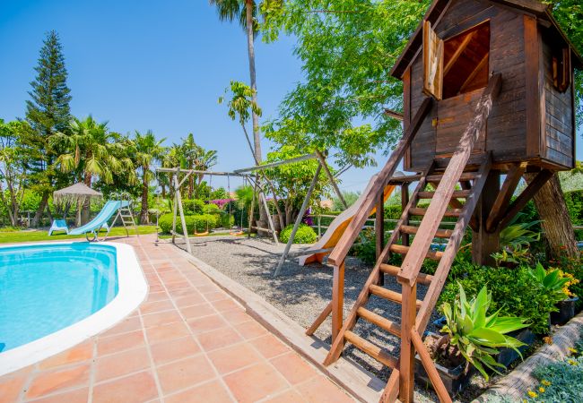 Heated pool of this villa in Alhaurín de la Torre